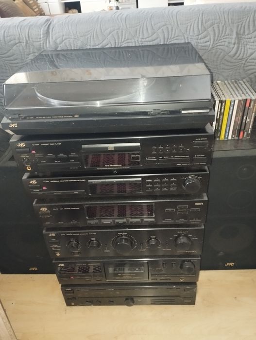 Wieża JVC z kolumnami