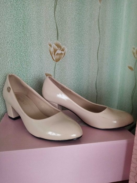 Туфлі жіночі лакіровані