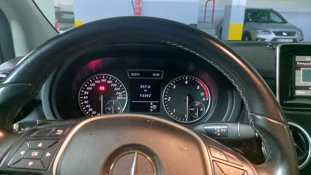 Mercecedes-Benz -  Classe B 180 - Caixa automática