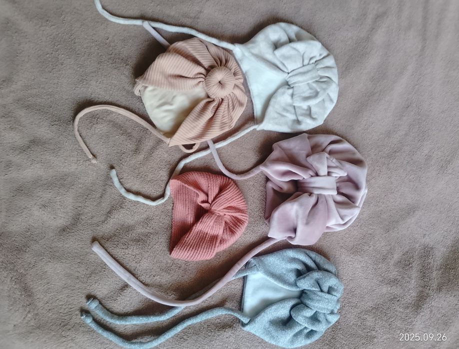 Шапочки для дівчинки