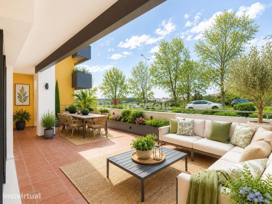 Apartamento T2 c/ Terraço, Parqueamento e Elevador - em Abrantes