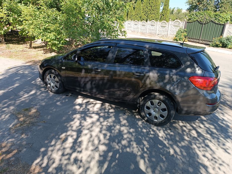 Продам Opel astra j