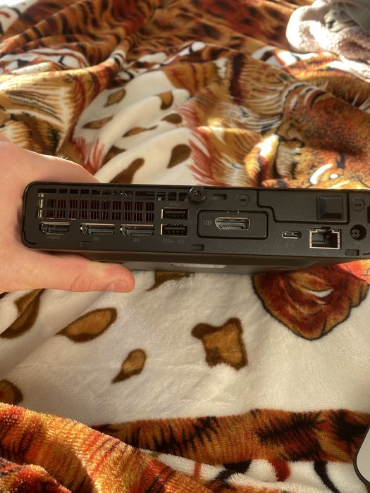 HP elitedesk 8 mini G1i desktop AI PC ( ultra 7 )