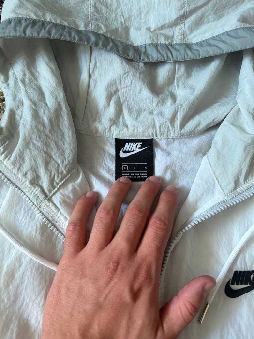 streewear white x gray Nike nylon Jacket біло-сіра Вітровка Nike