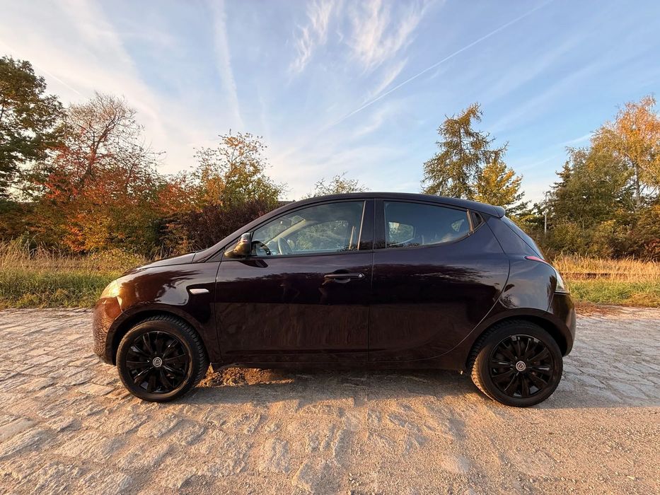 Lancia Ypsilon