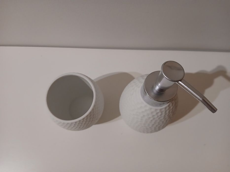 White Stone Soap Dispenser and Cup Set64862278983809122
