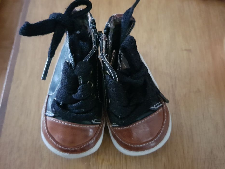 Botinhas em pele Timberland e Pré Natal novas