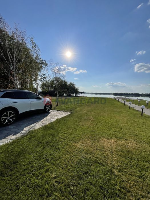 Дім біля річки для тих, хто знає ціну справжньому затишку.