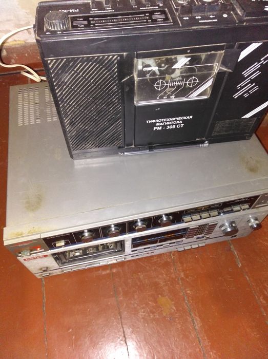 Магнитофон и усилитель.