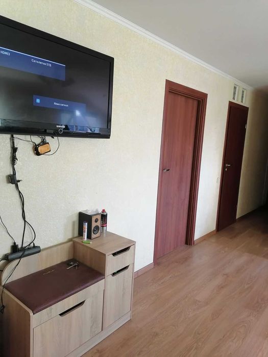 Квартира 4кімн у частній забудові з власним двором.