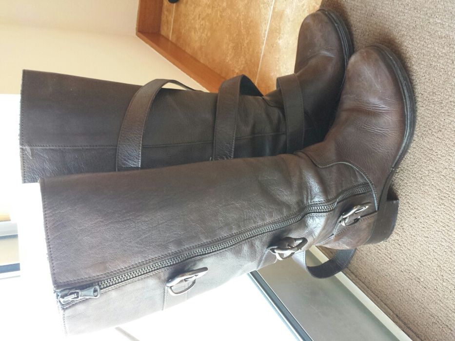 Botas cano alto em pele