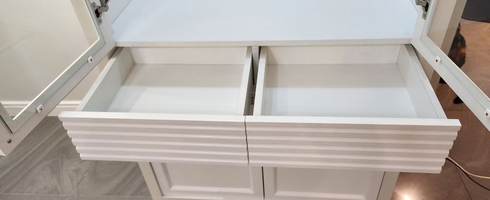 Witryna biała Jak nowa