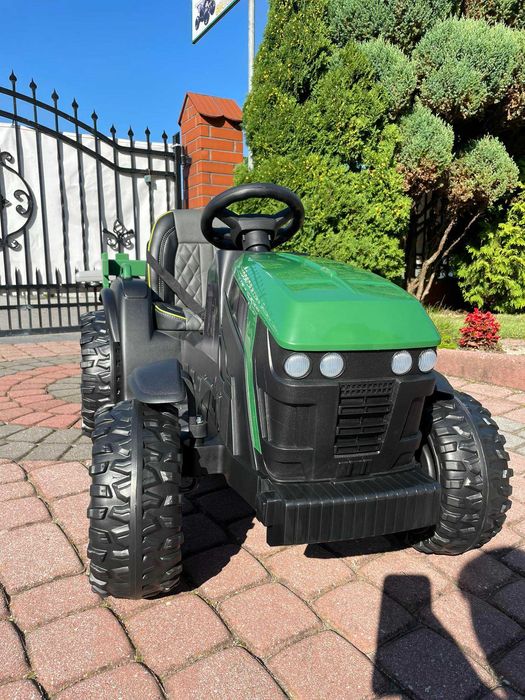 Duży Traktor na akumulator z Przyczepką Pilot elektryczny samochód