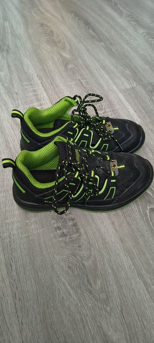 Sprzedam 2 pary butów roboczych r. 38