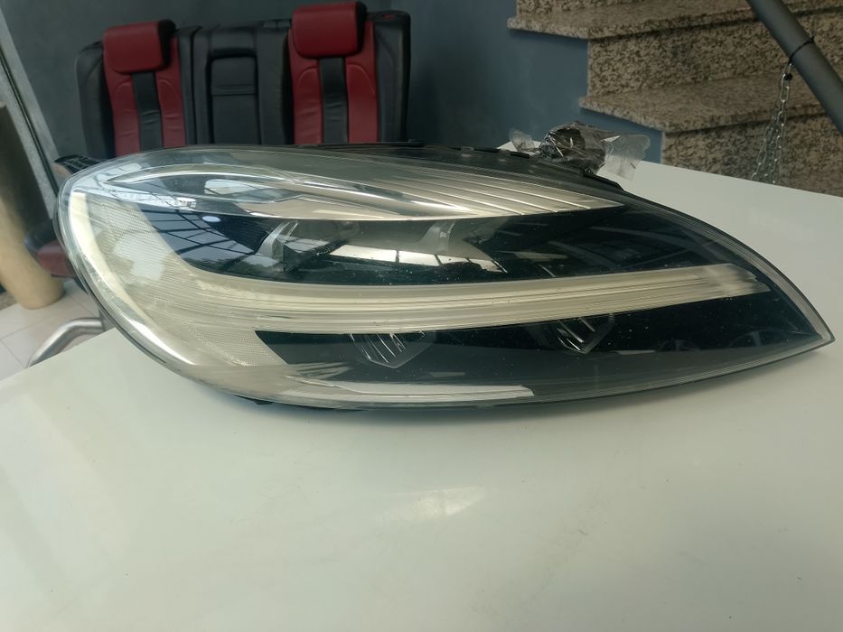 Farol direito Volvo V40 / 31677023