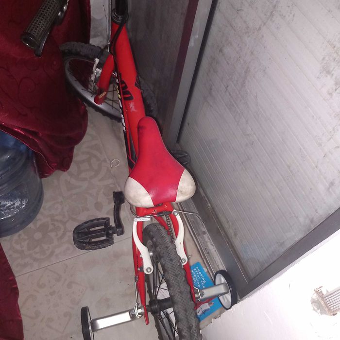 Bicicleta de criança vendo ou troco
