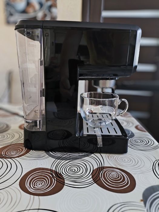 Рожкова кавоварка еспресо/капучино Vitek-1502 BK