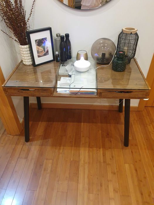 Secretária com tampo de vidro