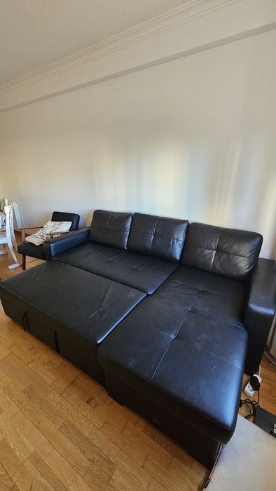 Sofá-cama preto com chaise longue – 3 lugares