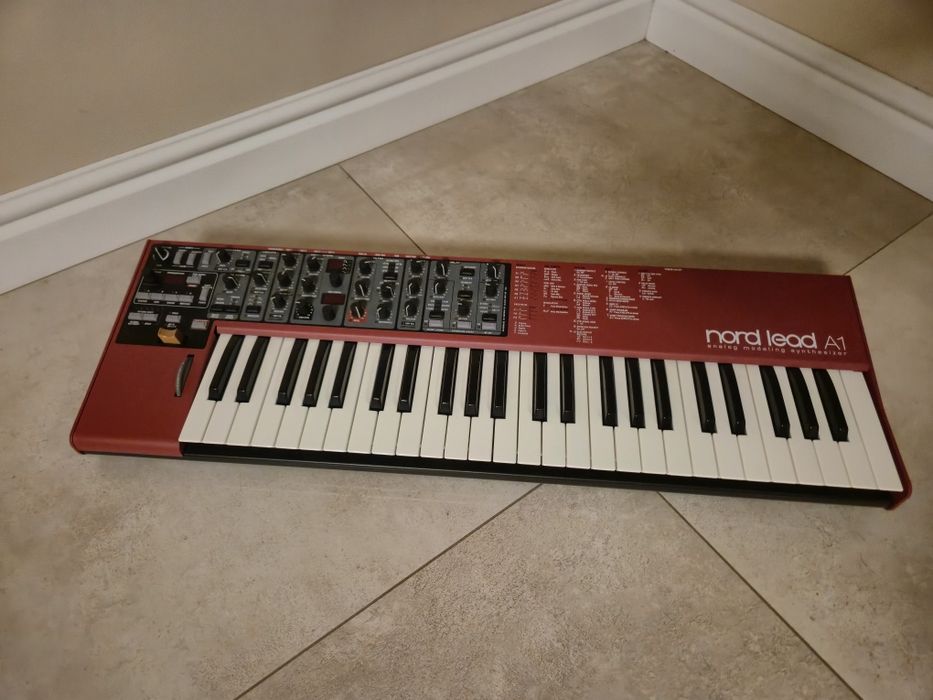 Syntezator Nord Lead A1