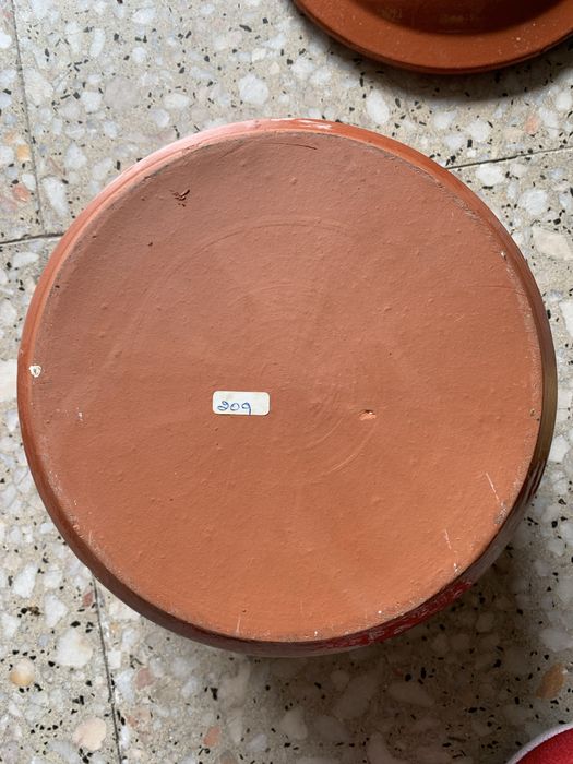 Tacho em barro pintado