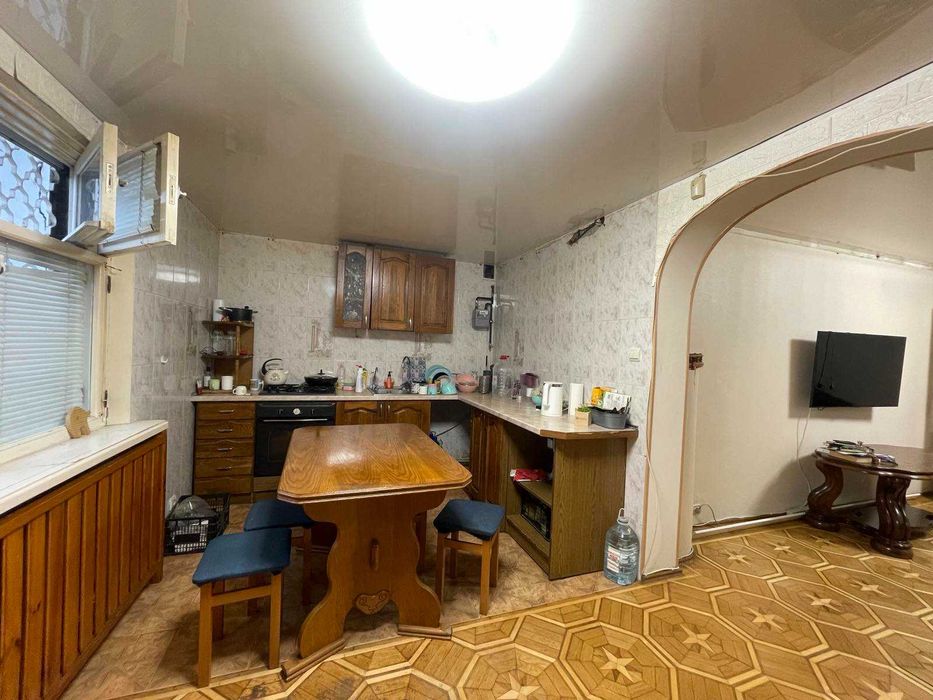 Продаётся просторная квартира   на  Черёмушках