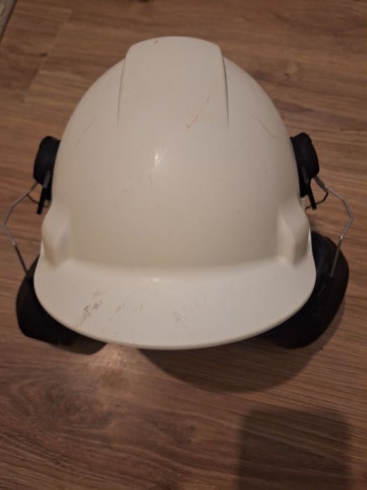 Kask ochrony certyfikowany na budowę