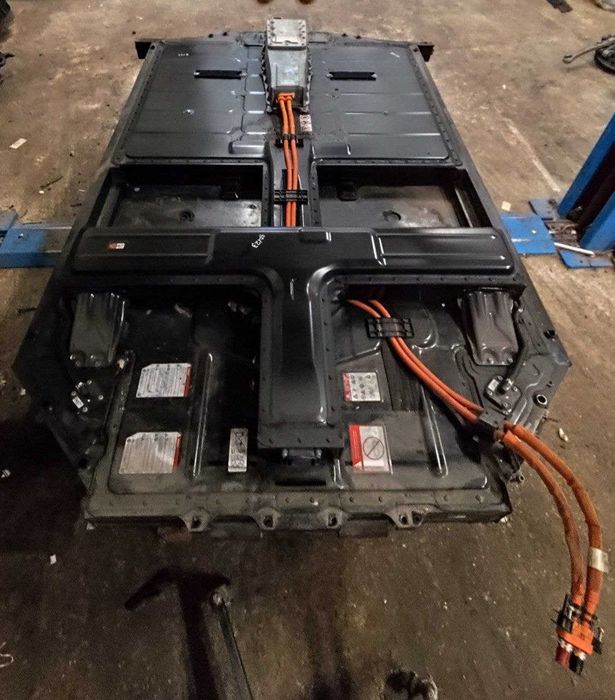 Porsche Taycan Turbo S 2021 – akumulator 93 kWh, 129 Ah (5 000 mil)