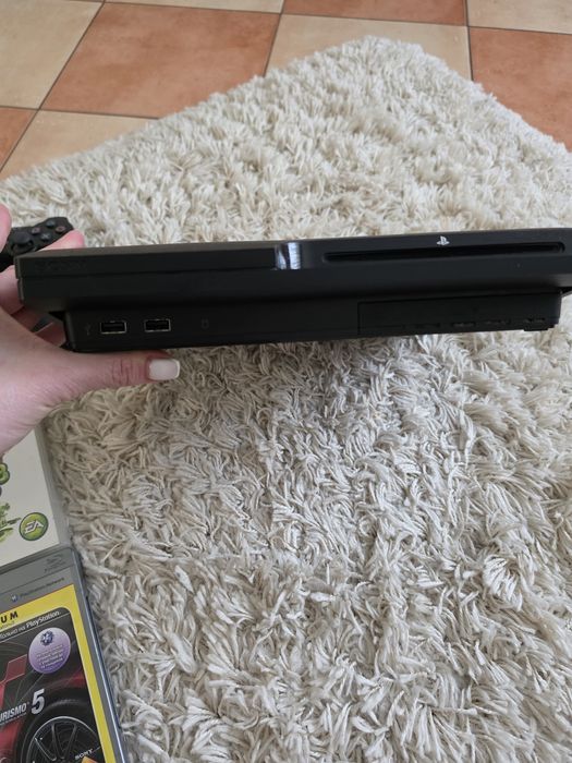 Продам ігрову  приставку Sony Playstation 3