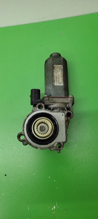 Моторчик роздатки BMW X5 E53 E70 Сервопривод раздатки БМВ Х5 Е53 Е70