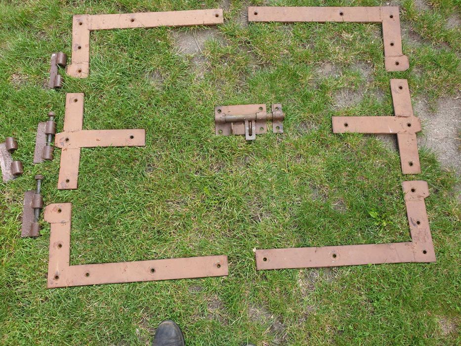 Zawiasy do drzwi garażowych