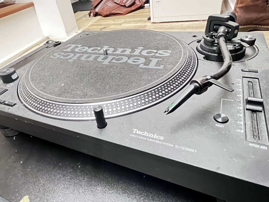 Dj Technics sl1210 mk7 com agulha