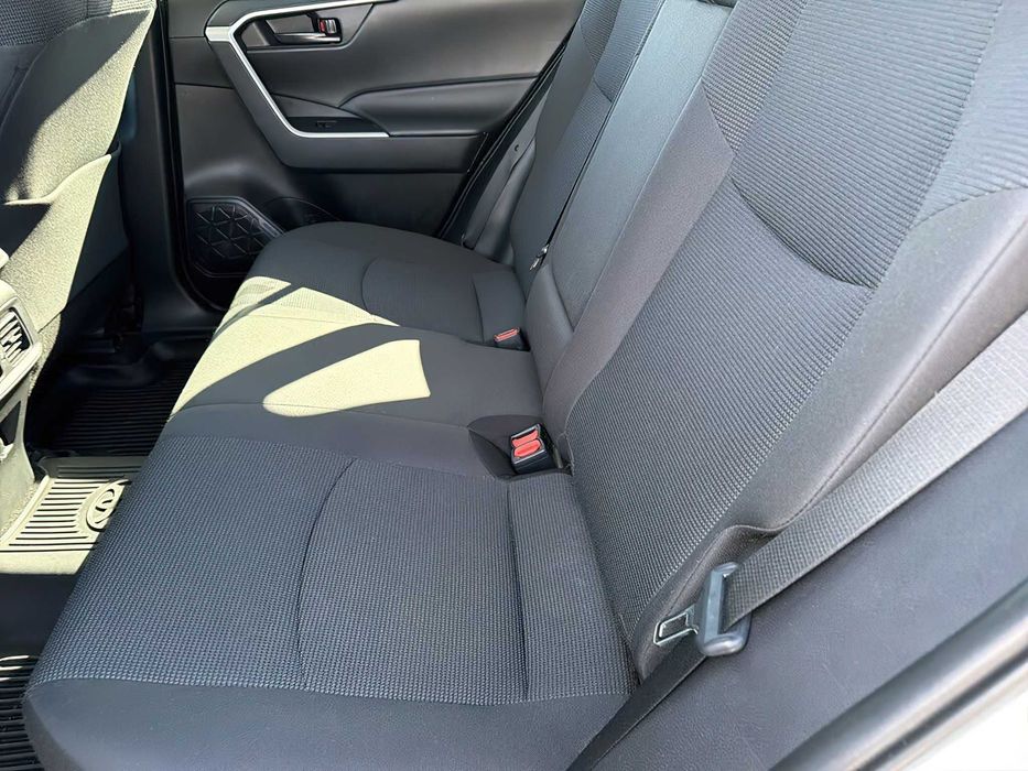 Toyota RAV4      2021