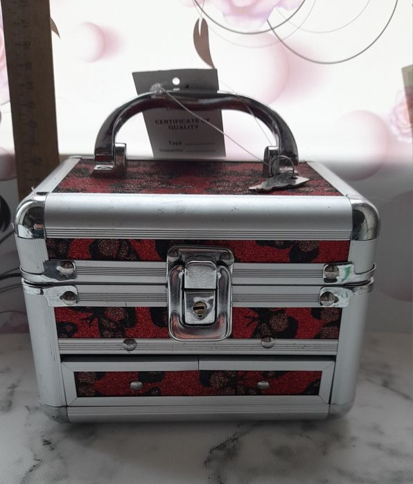 Шкатулка для украшений.