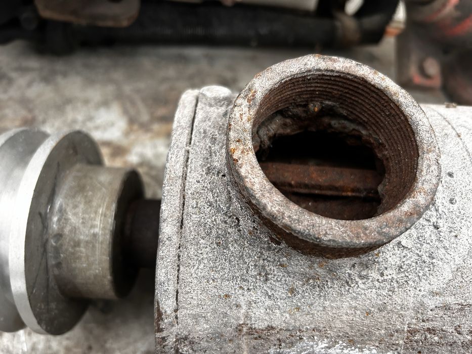 Алюмінієвий40л бідон та малий на мехдойку .Є млин