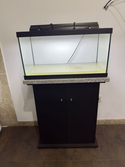 Aquário e móvel.