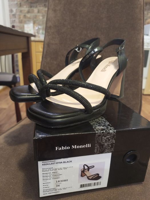 Класні босоніжки