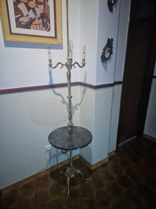 Candeeiro de pé alto em bronze vintage
