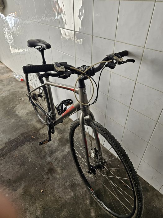 Bicicleta TREK da linha FX