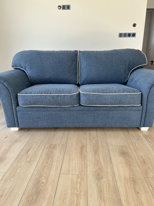 Sofa z funkcją spania w kolorze niebieskim