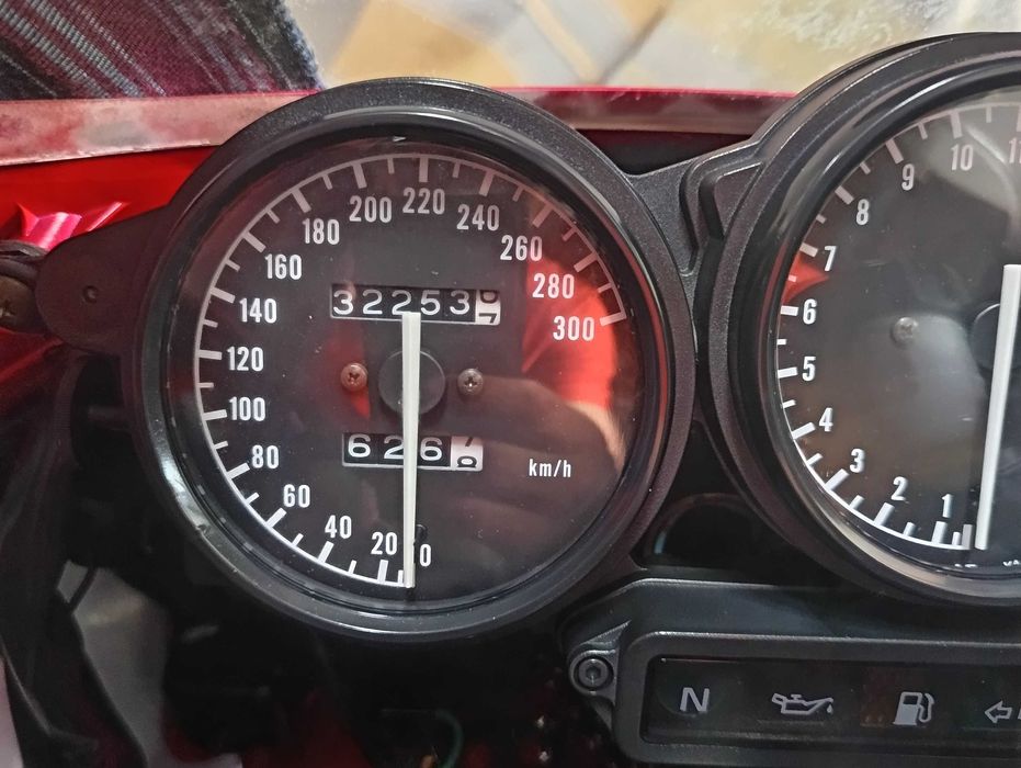 Moto Yamaha YZF 750 R 4HD – 32.253 km – Excelente estado