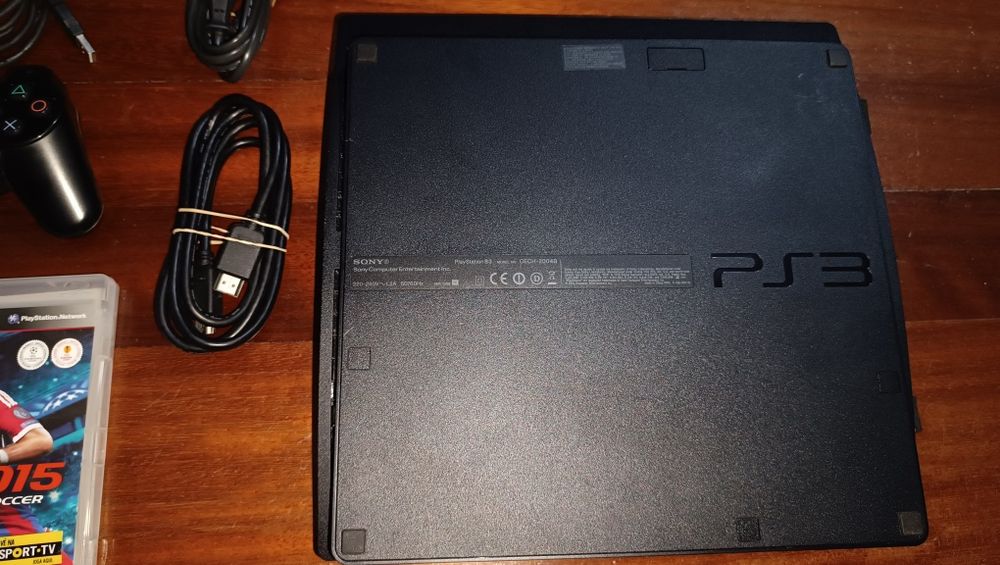 PlayStation 3 Slim 250 Gbs + Comando + PES 2015