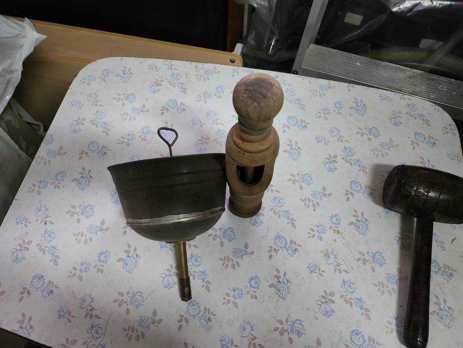 Kit antigo de engarrafar vinho
