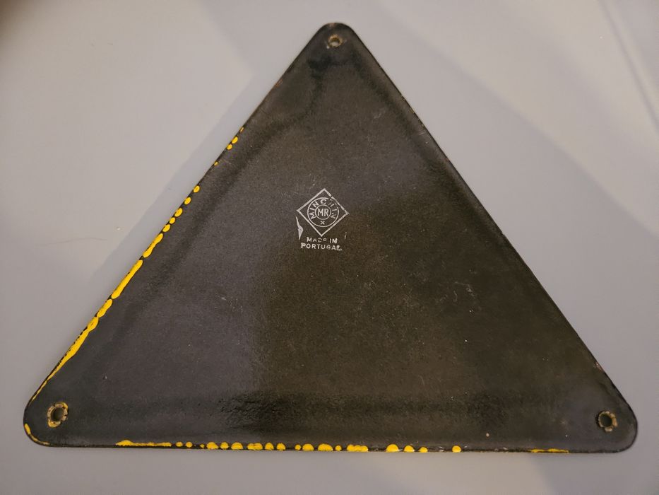 Placa antiga e esmaltada " Perigo de morte"