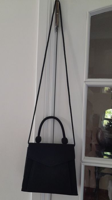 Clutch preta de veludo