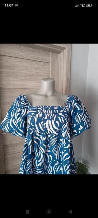 Sukienka z bufiastymi rękawami Primark