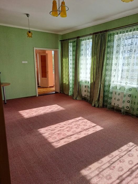 Продам двоповерховий будинок в Новомиколаївці.