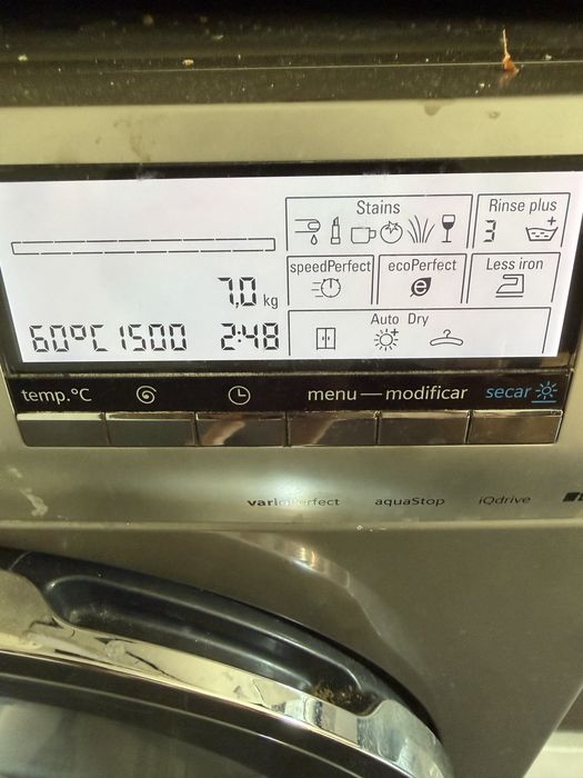 Máquina de lavar e secar Siemens iQ800