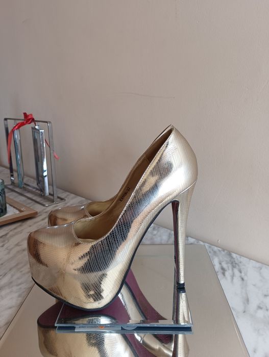 Vendo sapatos de salto alto 37 usados uma vez