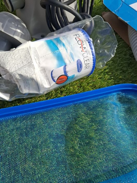 Piscina Bestway 300x201 usada  e acessórios vários
